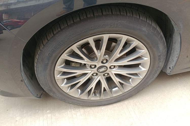 Used Bestune B70 2021 1.5T Automatic 15th Anniversary Edition Right Front Wheel Hub