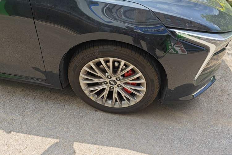 Used Bestune B70 2021 1.5T Automatic 15th Anniversary Edition Right Front Wheel Hub