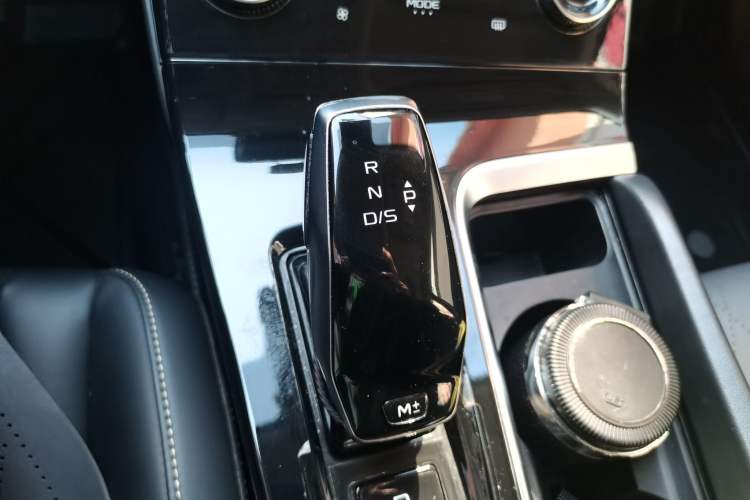 Used Bestune B70 2021 1.5T Automatic 15th Anniversary Edition Gear Lever
