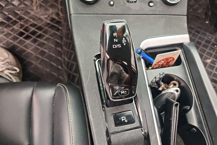 Used Bestune B70 2021 1.5T Automatic Premium Edition Gear Lever