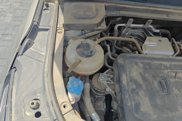 Used Bestune B70 2021 1.5T Automatic 15th Anniversary Edition Engine Bay Right
