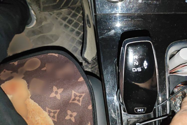 Used Bestune B70 2021 1.5T Automatic 15th Anniversary Edition Gear Lever