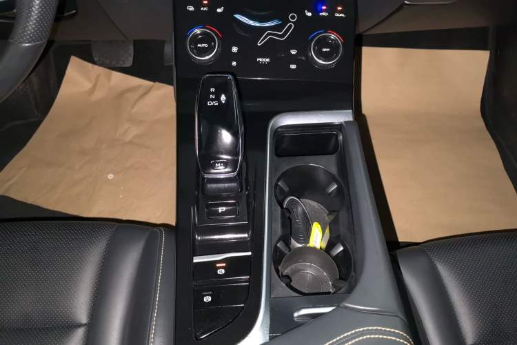 Used Bestune B70 2021 1.5T Automatic 15th Anniversary Edition Gear Lever