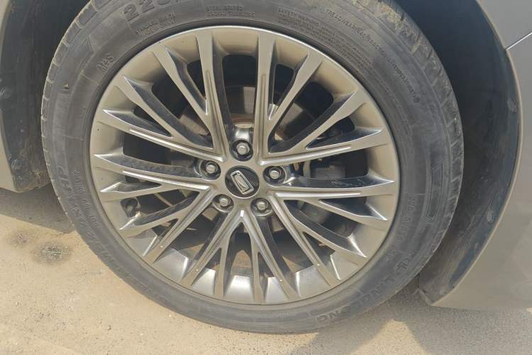 Used Bestune B70 2021 1.5T Automatic 15th Anniversary Edition Right Front Wheel Hub