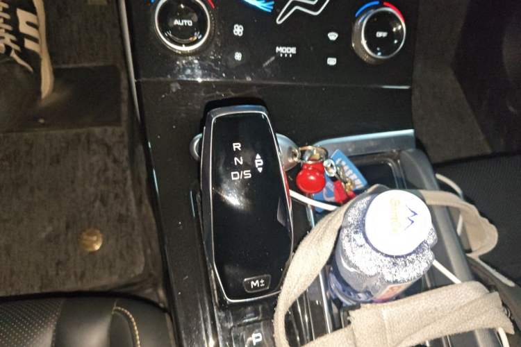 Used Bestune B70 2021 1.5T Automatic 15th Anniversary Edition Gear Lever