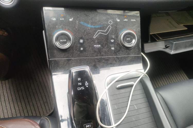 Used Bestune B70 2021 1.5T Automatic 15th Anniversary Edition Gear Lever