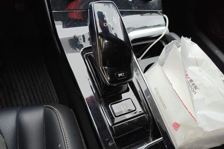 Used Bestune B70 2021 1.5T Automatic 15th Anniversary Edition Gear Lever