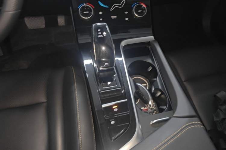 Used Bestune B70 2021 1.5T Automatic 15th Anniversary Edition Gear Lever