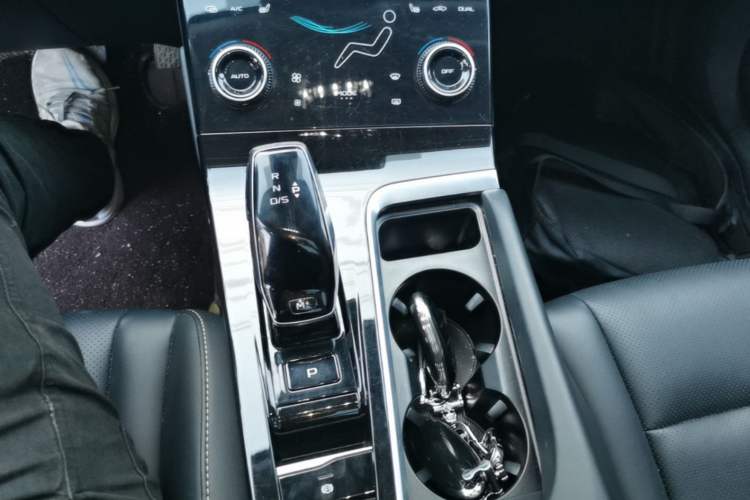 Used Bestune B70 2021 1.5T Automatic 15th Anniversary Edition Gear Lever