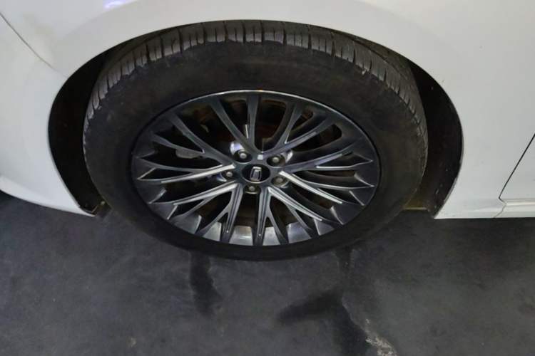 Used Bestune B70 2021 1.5T Automatic 15th Anniversary Edition Left Front Wheel Hub