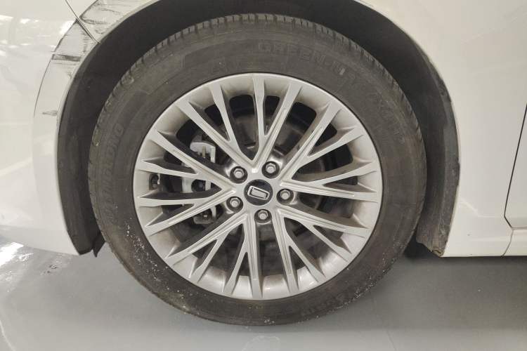 Used Bestune B70 2021 1.5T Automatic 15th Anniversary Edition Left Front Wheel Hub