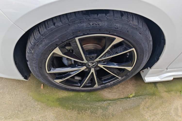 Used Bestune B70 2021 1.5T Automatic Premium Edition Left Front Wheel Hub