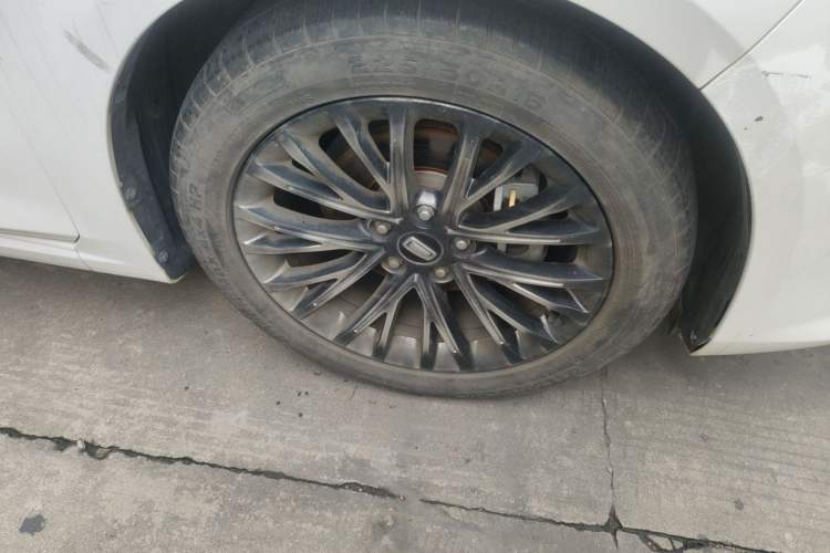 Used Bestune B70 2021 1.5T Automatic 15th Anniversary Edition Right Front Wheel Hub