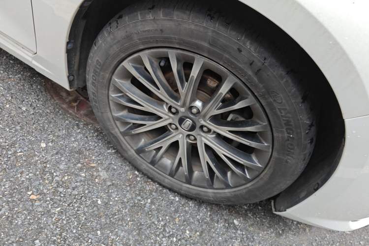 Used Bestune B70 2021 1.5T Automatic 15th Anniversary Edition Right Front Wheel Hub