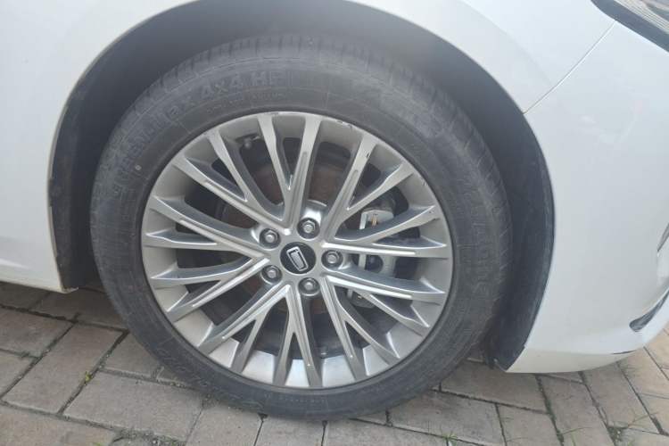 Used Bestune B70 2021 1.5T Automatic 15th Anniversary Edition Right Front Wheel Hub