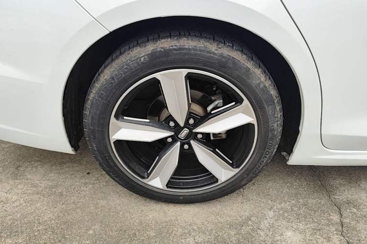 Used Bestune B70 2021 1.5T Automatic Enjoyment Model Right Rear Wheel Hub