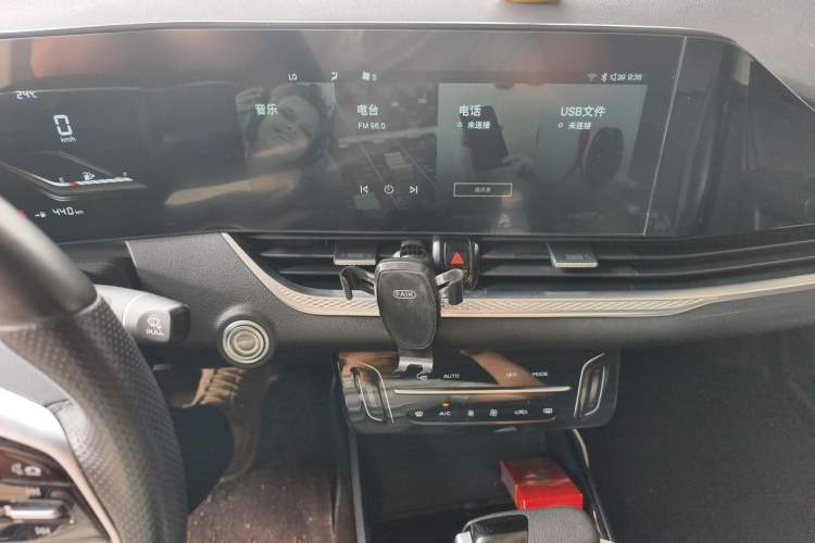 Used Bestune B70 2022 Third Generation 1.5T Automatic Enjoyment Version Audio And AC Panel