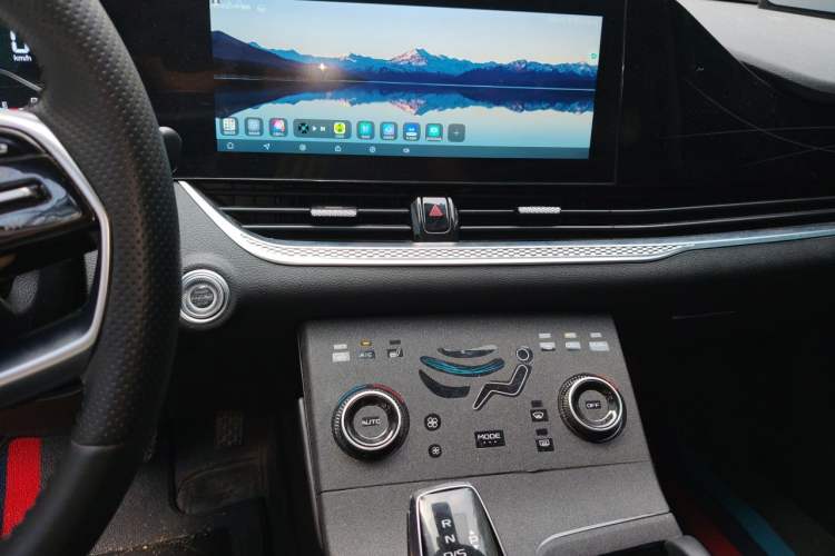 Used Bestune B70 2022 Third Generation 1.5T Automatic Enjoyment Version Audio And AC Panel