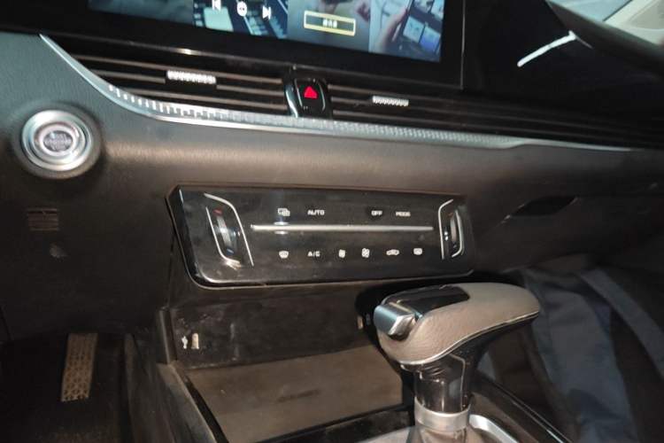 Used Bestune B70 2022 Third Generation 1.5T Automatic Enjoyment Version Audio And AC Panel