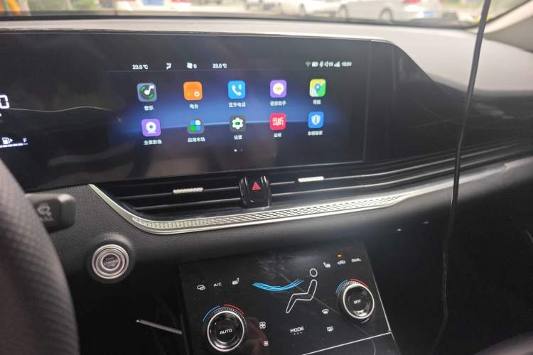 Used Bestune B70 2022 Third Generation 1.5T Automatic Premium Edition Audio And AC Panel