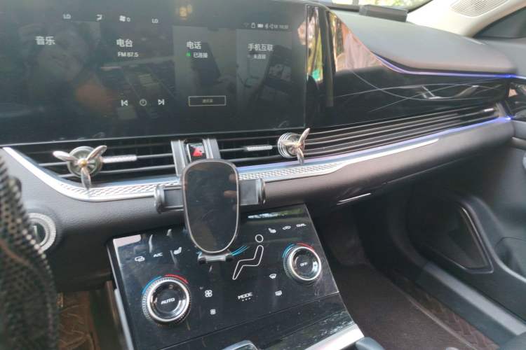 Used Bestune B70 2022 Third Generation 1.5T Automatic Enjoyment Version Audio And AC Panel