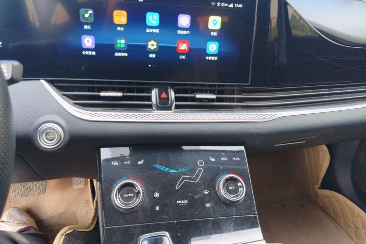 Used Bestune B70 2022 Third Generation 1.5T Automatic Premium Edition Audio And AC Panel