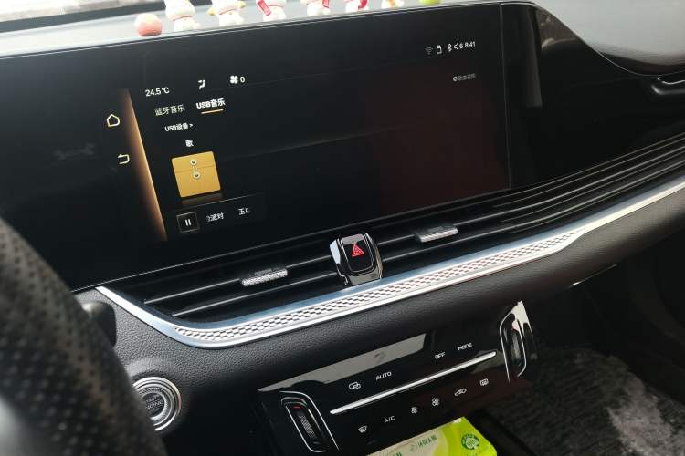 Used Bestune B70 2022 Third Generation 1.5T Automatic Enjoyment Version Audio And AC Panel
