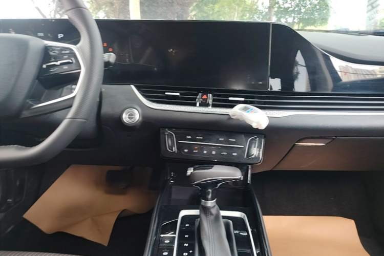 Used Bestune B70 2022 Third Generation 1.5T Automatic Enjoyment Version Audio And AC Panel