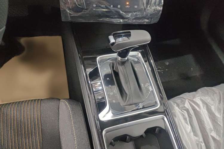 Used Bestune B70 2022 Third Generation 1.5T Automatic Enjoyment Version Gear Lever