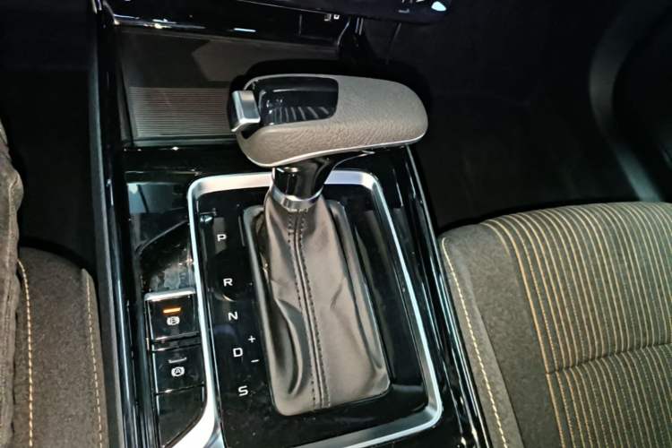 Used Bestune B70 2022 Third Generation 1.5T Automatic Enjoyment Version Gear Lever