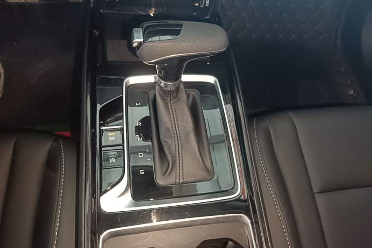 Used Bestune B70 2022 Third Generation 1.5T Automatic Enjoyment Version Gear Lever