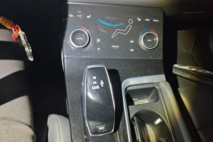 Used Bestune B70 2022 Third Generation 1.5T Automatic Premium Edition Gear Lever