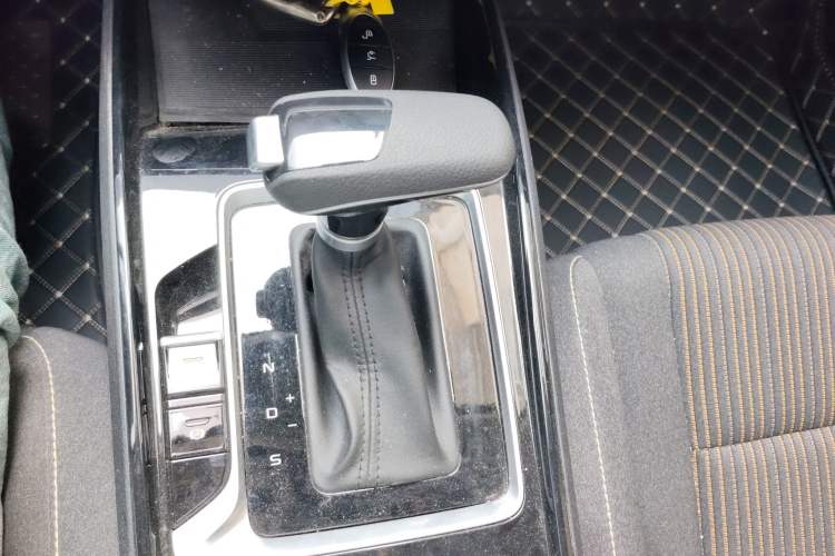 Used Bestune B70 2022 Third Generation 1.5T Automatic Enjoyment Version Gear Lever