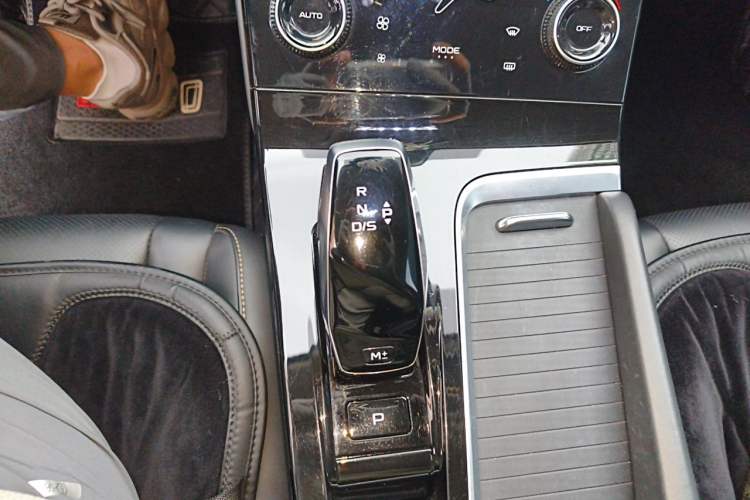 Used Bestune B70 2022 Third Generation 1.5T Automatic Enjoyment Version Gear Lever