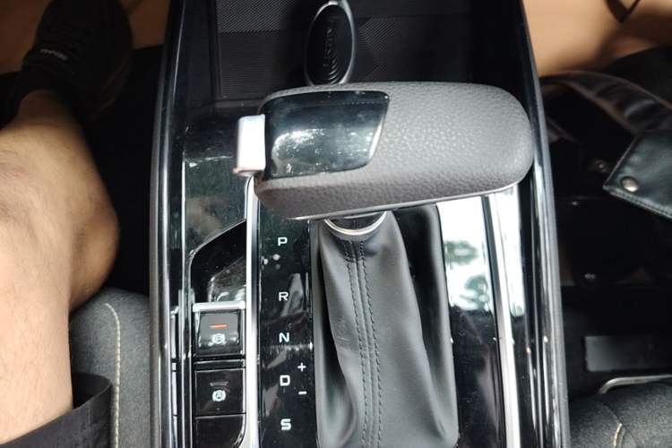 Used Bestune B70 2022 Third Generation 1.5T Automatic Enjoyment Version Gear Lever