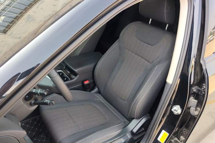 Used Bestune B70 2022 Third Generation 1.5T Automatic Enjoyment Version Left Front Seat