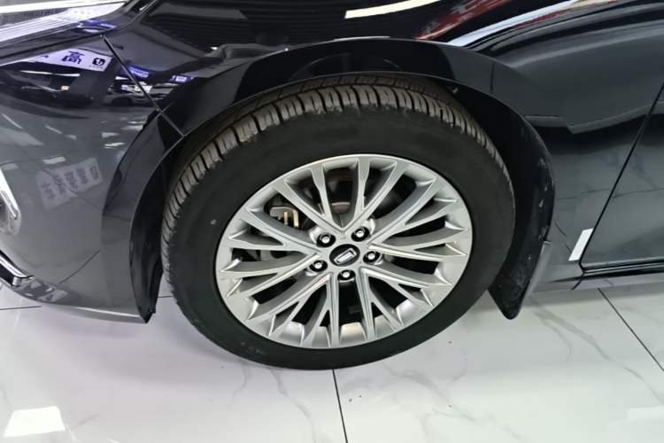 Used Bestune B70 2022 Third Generation 1.5T Automatic Enjoyment Version Left Front Wheel Hub