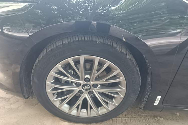 Used Bestune B70 2022 Third Generation 1.5T Automatic Enjoyment Version Left Front Wheel Hub