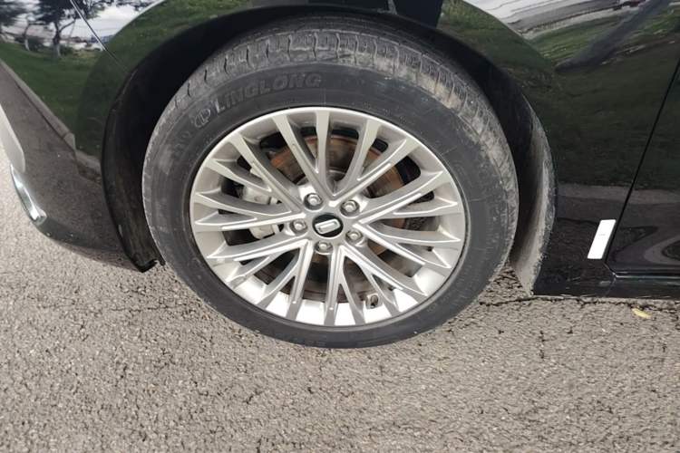 Used Bestune B70 2022 Third Generation 1.5T Automatic Enjoyment Version Left Front Wheel Hub