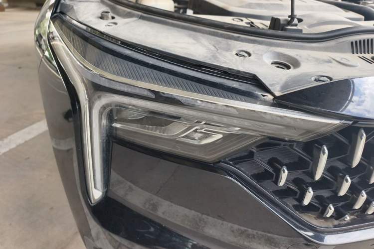 Used Bestune B70 2022 Third Generation 1.5T Automatic Enjoyment Version Right Front Headlight