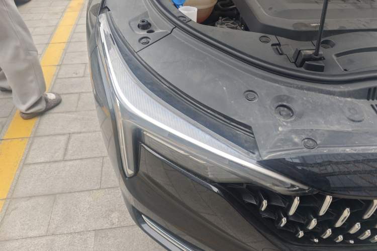 Used Bestune B70 2022 Third Generation 1.5T Automatic Enjoyment Version Right Front Headlight