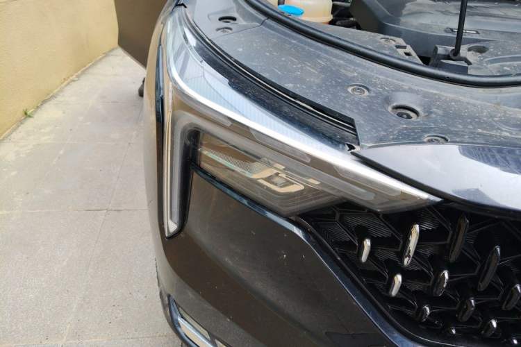 Used Bestune B70 2022 Third Generation 1.5T Automatic Enjoyment Version Right Front Headlight