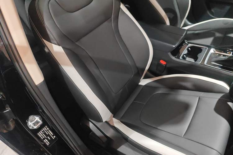 Used Bestune B70 2022 Third Generation 1.5T Automatic Enjoyment Version Right Front Seat