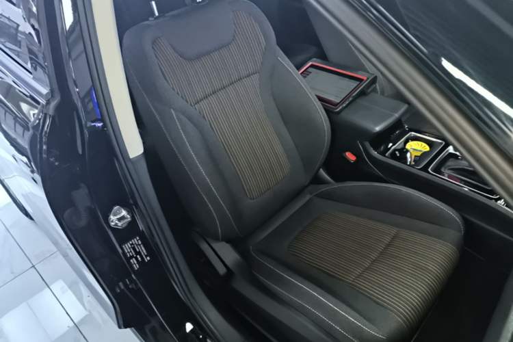 Used Bestune B70 2022 Third Generation 1.5T Automatic Enjoyment Version Right Front Seat