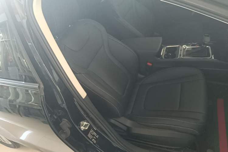 Used Bestune B70 2022 Third Generation 1.5T Automatic Enjoyment Version Right Front Seat