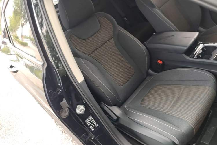Used Bestune B70 2022 Third Generation 1.5T Automatic Enjoyment Version Right Front Seat