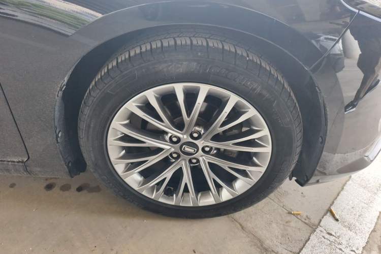Used Bestune B70 2022 Third Generation 1.5T Automatic Enjoyment Version Right Front Wheel Hub