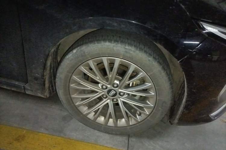 Used Bestune B70 2022 Third Generation 1.5T Automatic Enjoyment Version Right Front Wheel Hub