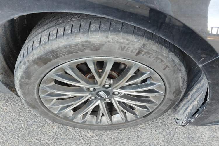 Used Bestune B70 2022 Third Generation 1.5T Automatic Premium Edition Right Front Wheel Hub