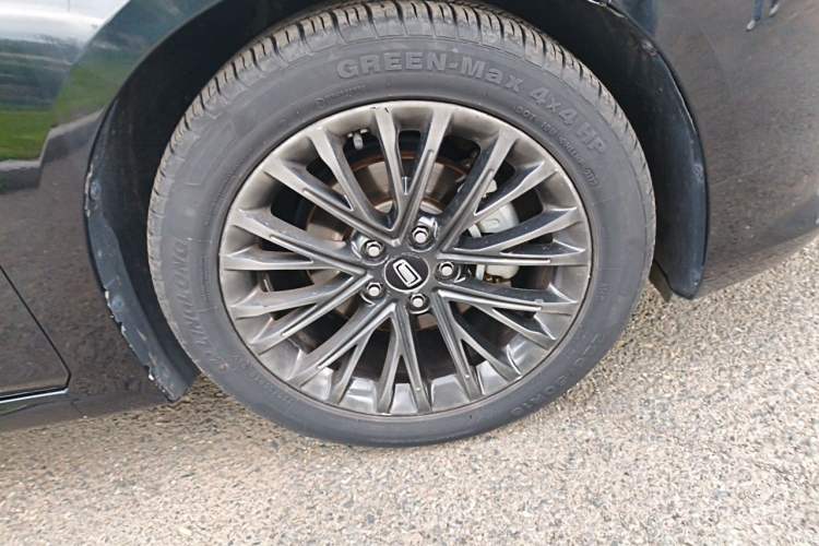 Used Bestune B70 2022 Third Generation 1.5T Automatic Enjoyment Version Right Front Wheel Hub